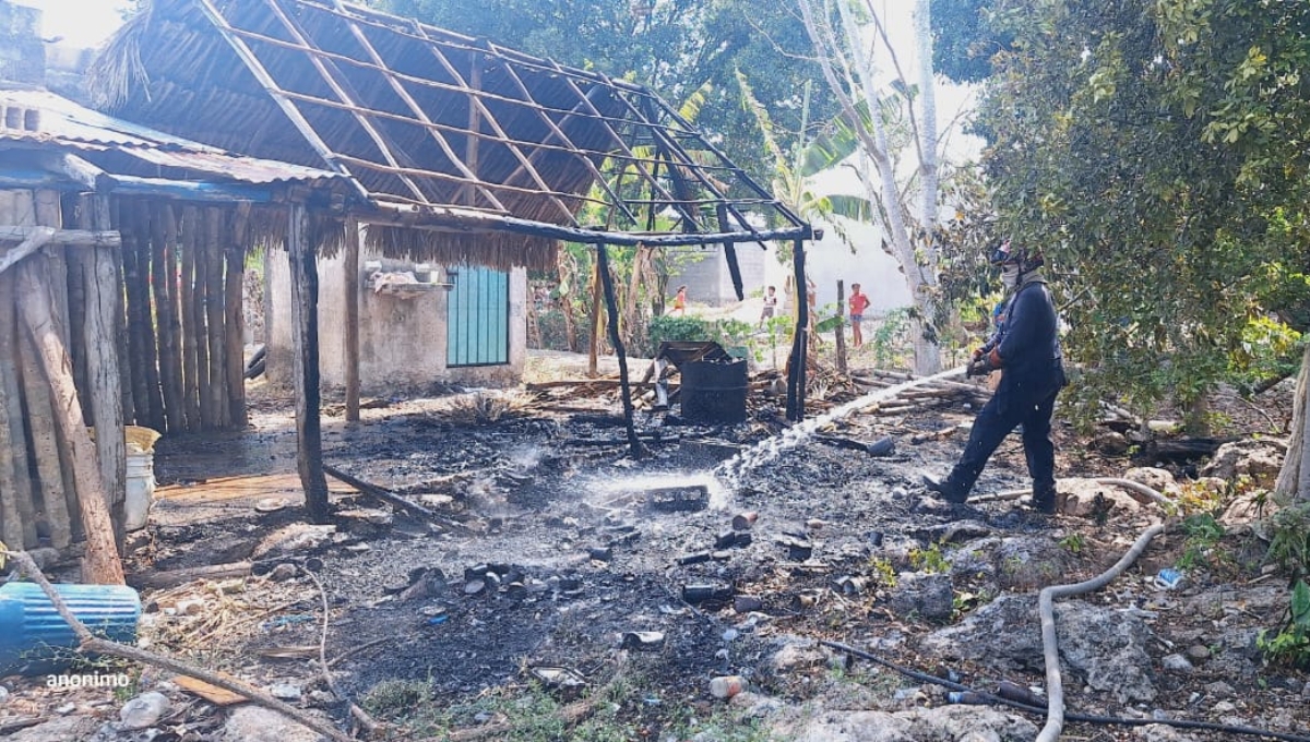 Abuelito conecta su lavadora y causa el incendio de una palapa en Sucopó, Tizimín