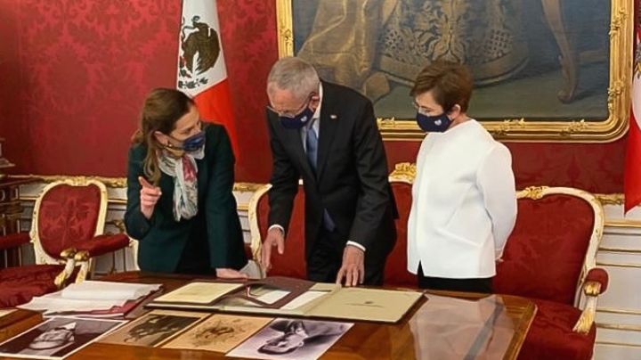 AMLO le pide a Gutiérrez Müller que traiga el penacho de Moctezuma desde Austria