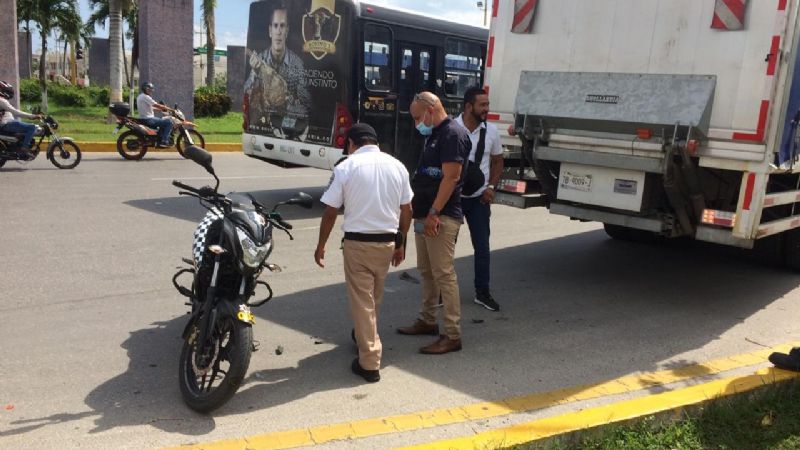 Camión de cerveza atropella a un policía en Cancún