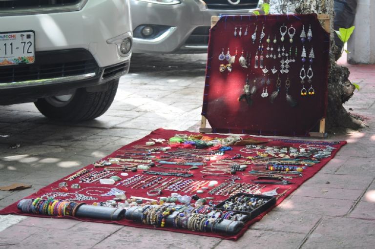 Camino Buscar eximir Artesanos callejeros apenas venden para subsistir en Ciudad del Carmen |  PorEsto