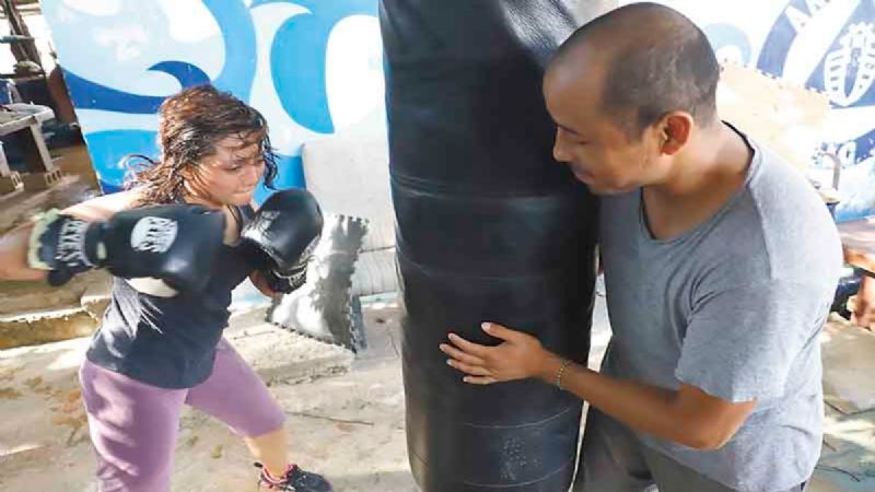 Giovani Segura, el "Guerrero Azteca" que entrena a jóvenes boxeadores en Yucatán