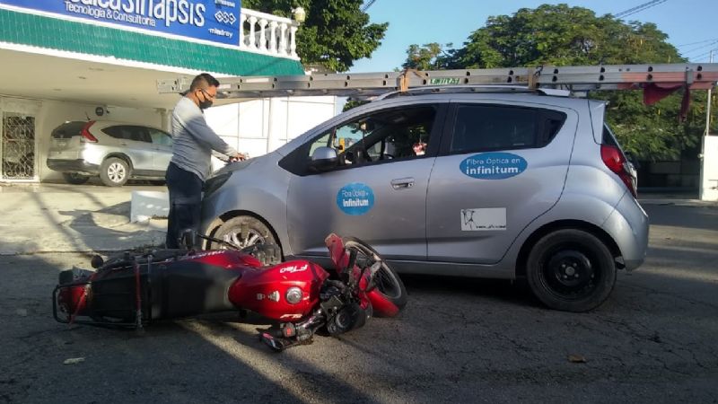 Motociclista es atropellado en la colonia García Ginerés en Mérida