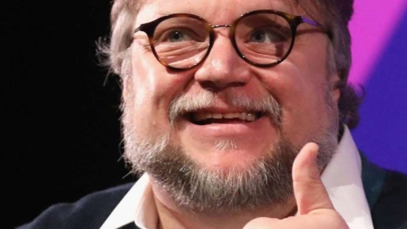 Por su cumpleaños, Del Toro regalará diez vuelos anuales a mexicanos sobresalientes