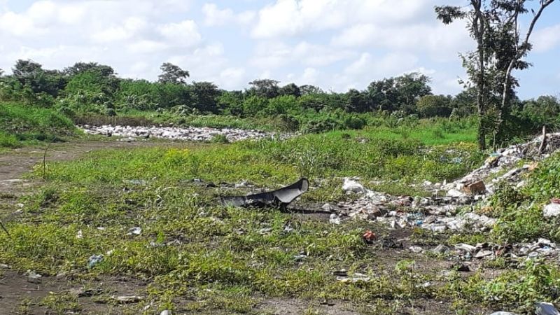 Habitantes se quejan de basurero cerca de la laguna Chichankanaab, en Quintana Roo
