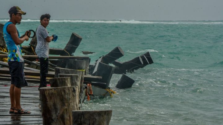 Muelle sigue destruido tras paso de Zeta en Puerto Morelos