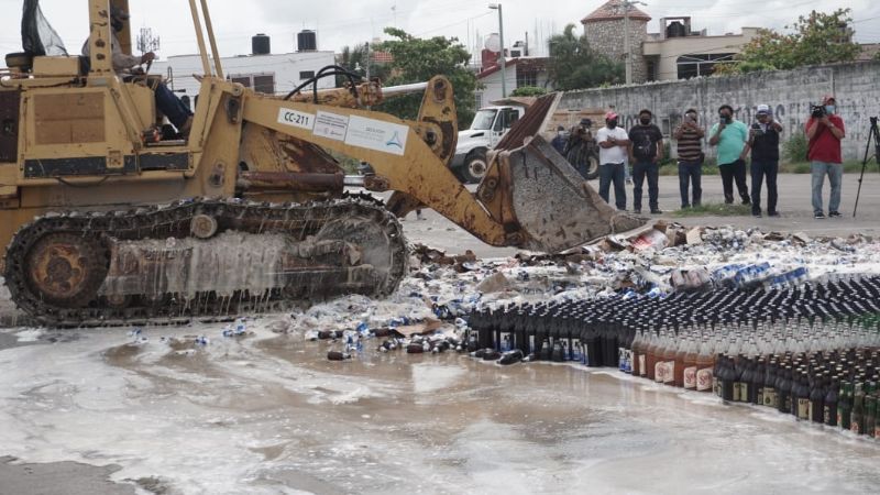 Destruyen más de 5 mil cervezas confiscadas en Campeche