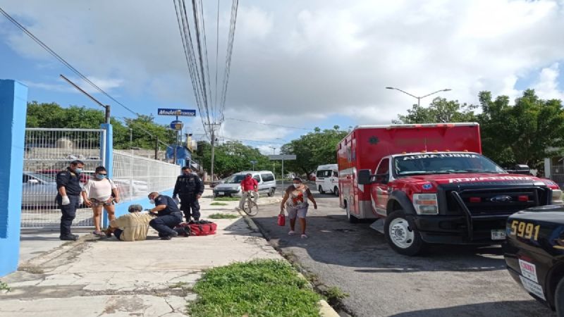 Hombre sufre convulsión sobre la Avenida Correa Rachó de Mérida