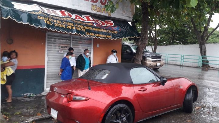 Ciclista es atropellado por un auto de lujo en Ciudad del Carmen