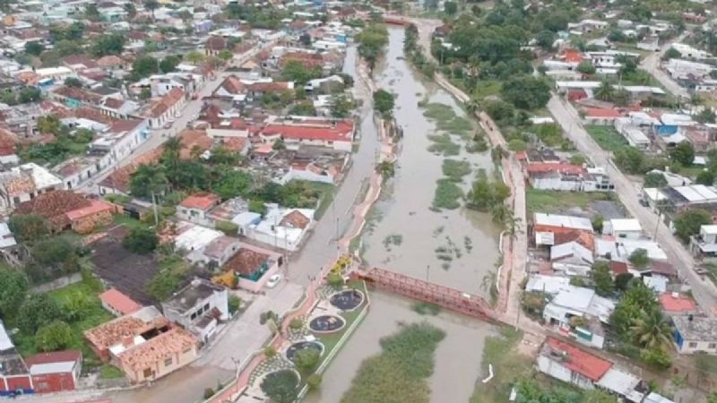 Desbordamiento del Río Viejo comienza a inundar las calles en Palizada