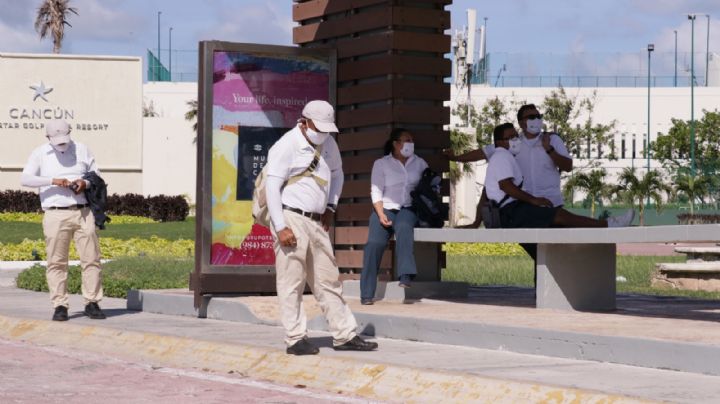 Trabajadores de hotelería prefieren jornadas extenuantes a quedarse sin empleo en Cancún