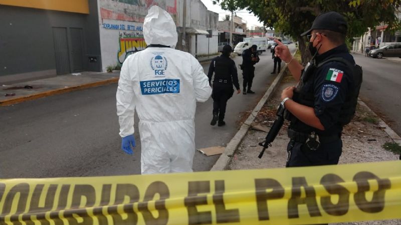 Lesionan a dos hombres con arma de fuego en la Región 100 de Cancún
