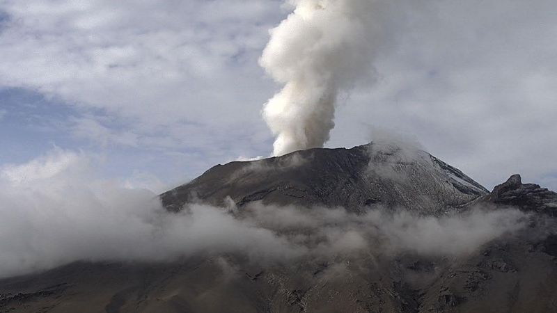 Captan el momento en que un meteorito cae cerca del Volcán Popocatépetl: VIDEO