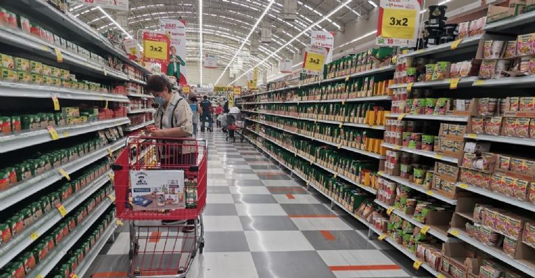 Supermercados y centros de abasto ya manejan productos con el nuevo etiquetado frontal (Cuartoscuro)