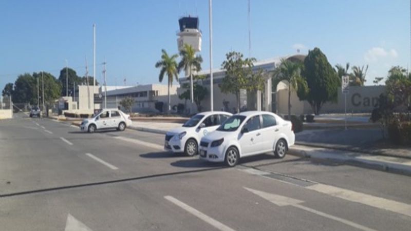 Taxistas del aeropuerto de Campeche denuncian presión para pagar derecho de trabajo