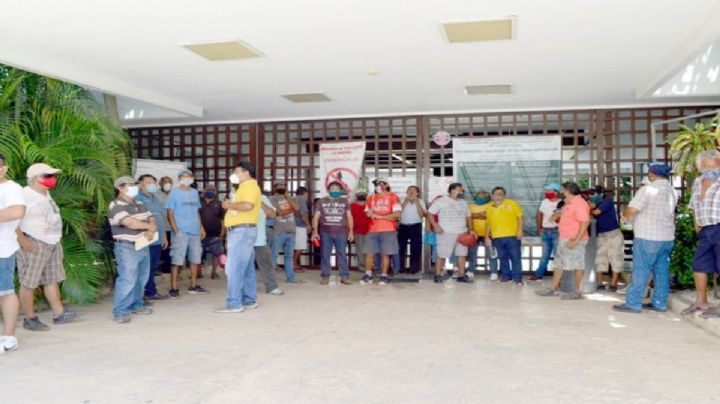 Pescadores de Campeche inician plantón en Palacio Federal