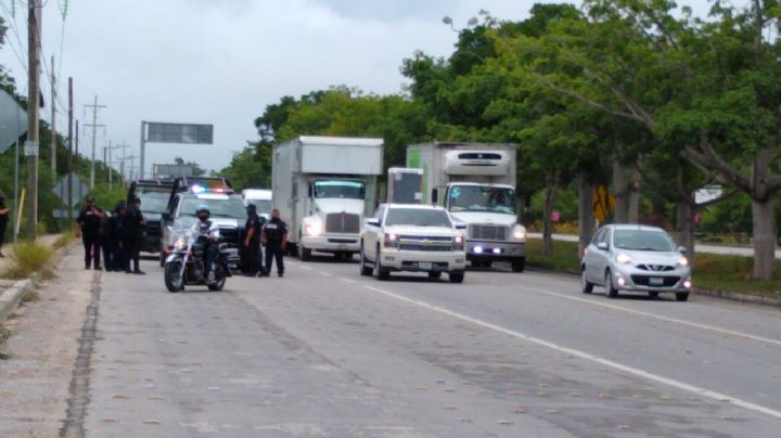 Taxistas bloquean Boulevard de Playa del Carmen