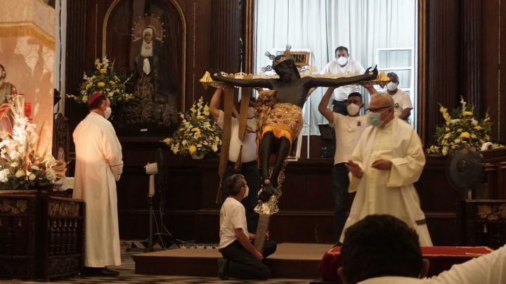 Sin feligreses, así fue la bajada del Cristo Negro de San Román en Campeche