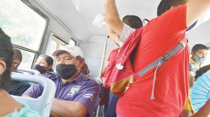 Pese a recomendaciones, unidades de transporte en Campeche circulan con sobrecupo