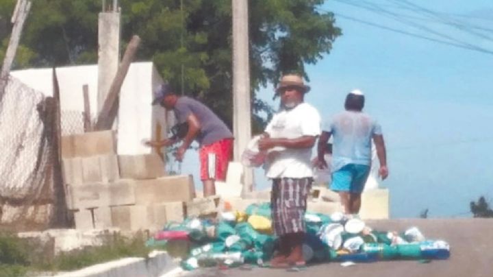Pescadores de Seybaplaya construyen trampas para pulpos con botellas de cloro