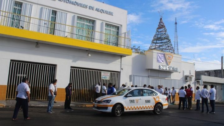 Policía municipal detiene toma del Sindicato de Taxistas de Chetumal