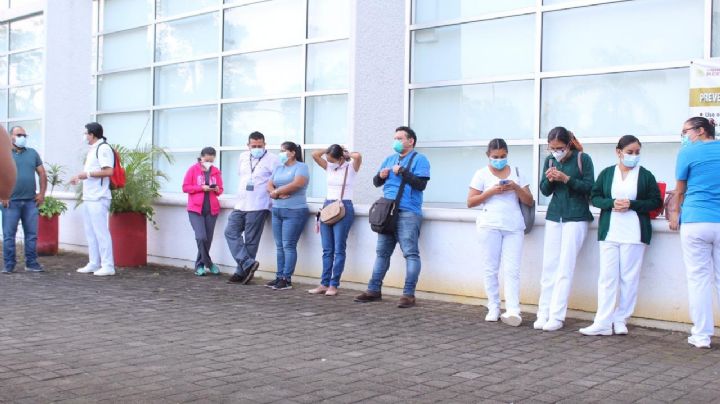 Personal del IMSS Cancún recibe la vacuna contra el COVID-19