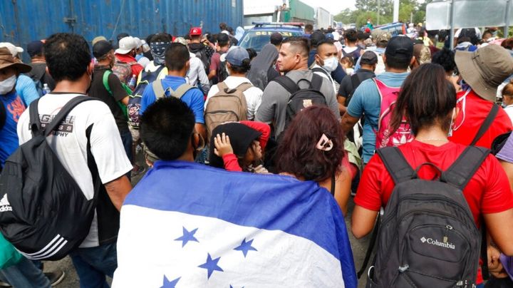 Caravana migrante continúa su ruta hacia Oaxaca