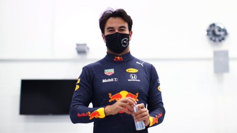 Red Bull da la bienvenida a Checo Pérez