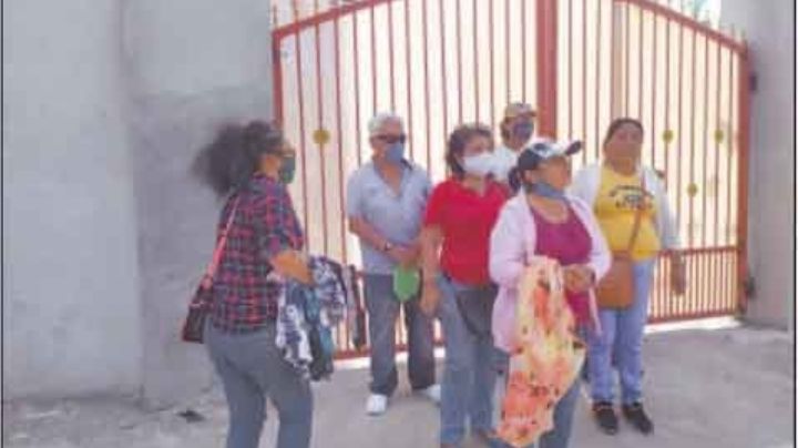 Tianguistas denuncian a sacerdote por no dejarlos vender en Ciudad del Carmen