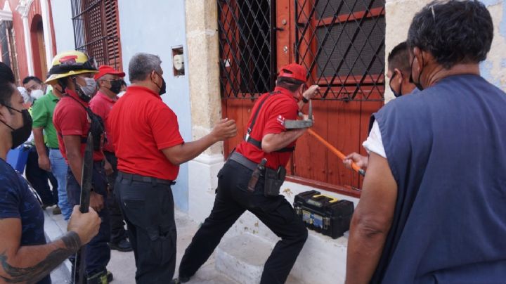 Bomberos rescatan a adulto mayor desmayado en su domicilio en Campeche
