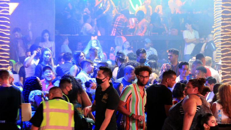 Organizadores de fiestas clandestinas en QRoo gastan el 30% de sus ganancias en sobornos