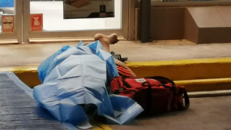 Muere taxista en la puerta de un Oxxo en la colonia López Mateos de Chetumal