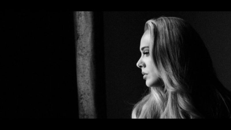 'Easy On Me': Video de Adele alcanza los 2.5 millones de reproducciones en dos horas