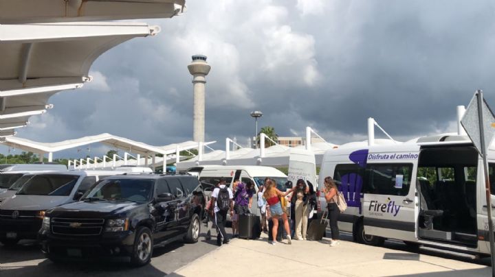 Reportan viajeros venezolanos retenidos en el aeropuerto de Cancún