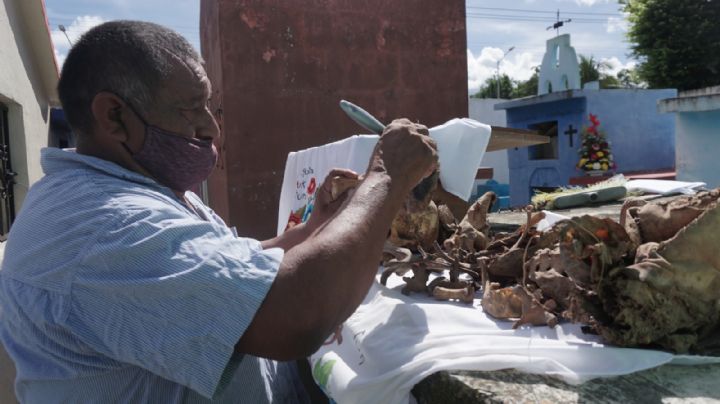 Limpieza de huesos, rito ancestral en Pomuch, Campeche