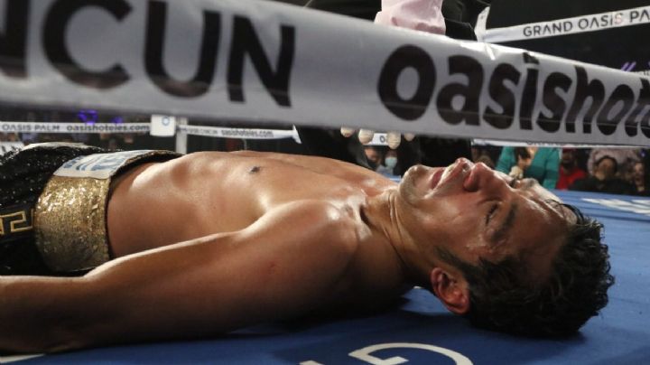 Operan con éxito  al boxeador Moisés Fuentes tras ser noqueado en su pelea en Cancún