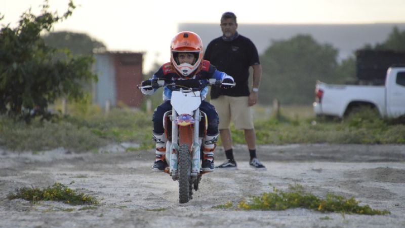 Santiago, niño de 10 años que representará a Campeche en Torneo Internacional de Motocross