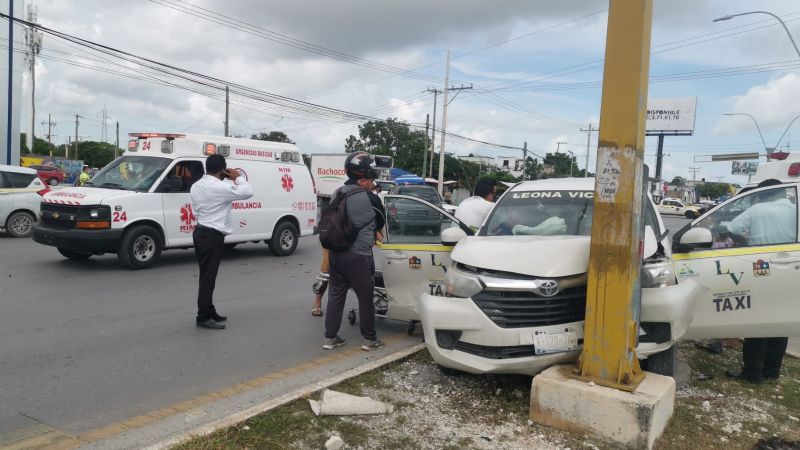 Choque entre vehículos deja cinco personas lesionadas en Cancún