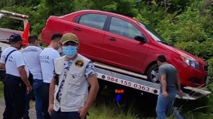 Policías rescatan a un hombre luego de haber estrellado su automóvil en José María Morelos