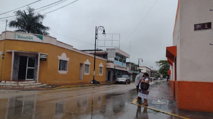 Drenajes en mal estado provocan inundaciones en calles de Felipe Carrillo Puerto
