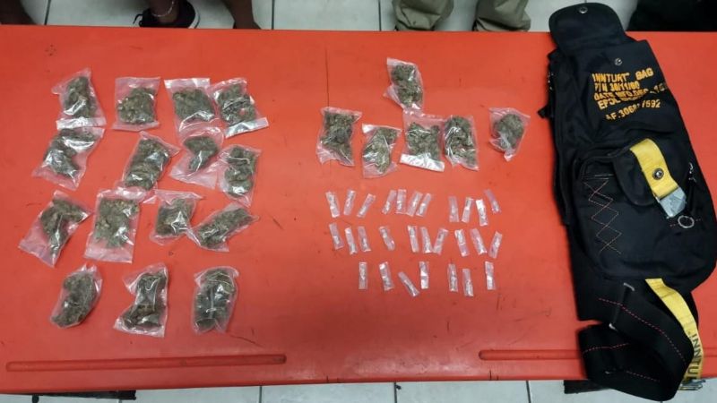 Detienen a cuatro hombres por posesión de droga en Playa del Carmen