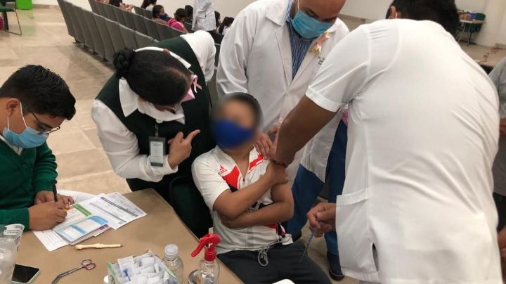 Inicia vacunación anticovid para menores con enfermedades crónicas en Cancún