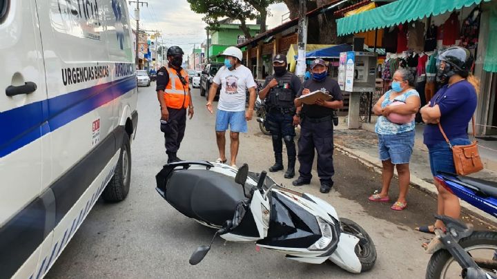Choque entre motociclistas deja a pareja de maestros lesionados en Mérida