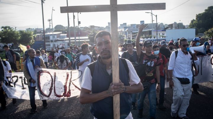Caravana migrante reanuda camino hacia la Ciudad de México