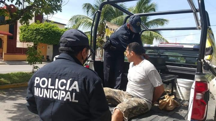 Vecinos capturan a hombre que intentaba pagar con dinero falso en Chetumal