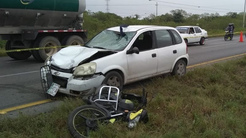 Muere motociclista al intentar cruzar la carretera Mérida-Cancún