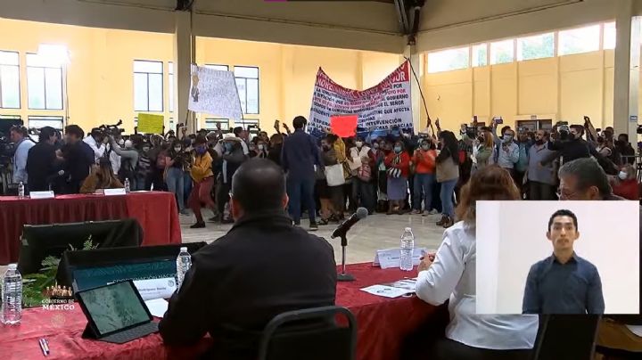Pobladores irrumpen evento de AMLO en Puebla