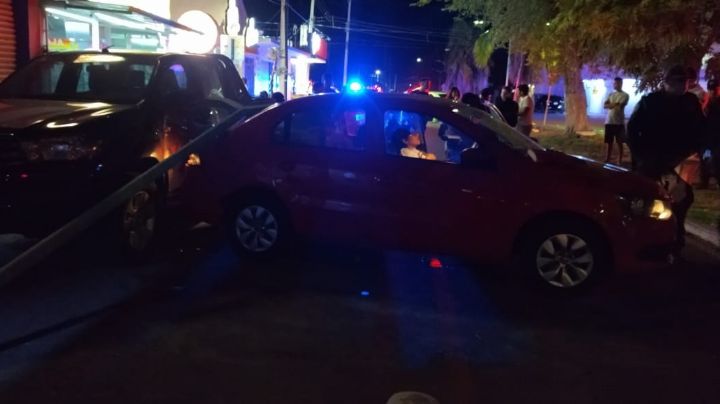 Automovilista en estado de ebriedad choca contra una camioneta en Chetumal