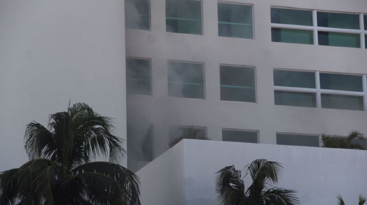 Desalojan a huéspedes y empleados del hotel Dreams de Cancún tras incendio