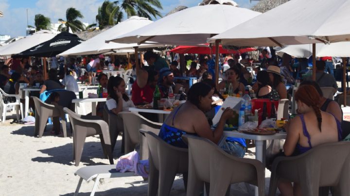 Playas de Progreso, Yucatán, recibe a 10 mil bañistas el primer domingo de octubre