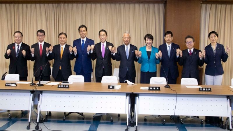 Parlamento de Japón elige a Fumio Kishida como nuevo primer ministro